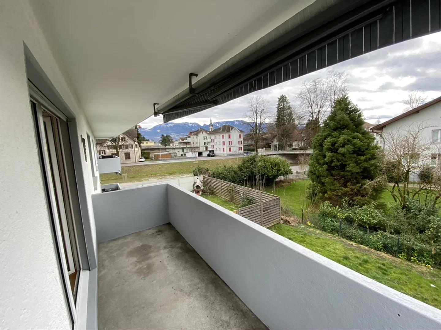 4.5 Room Apartment in Prime Location with Large Garden! - Photo 11 of 13