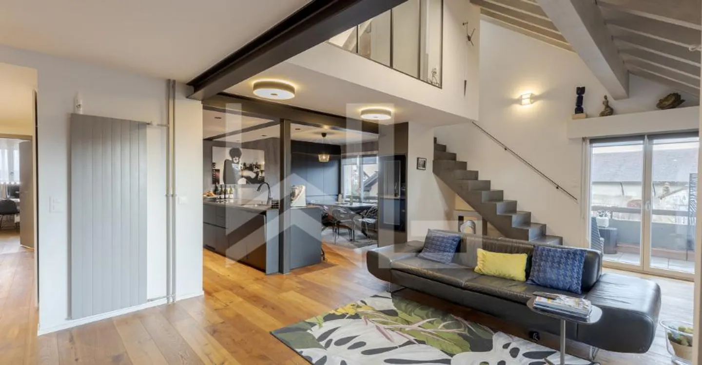 Superbe duplex entièrement rénové - Foto 2 di 9
