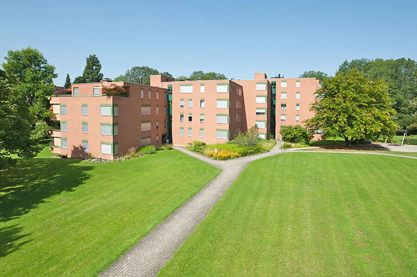 Apartment in a Quiet Residential Area - Limited until 31.08.2026 - Photo 1 of 8