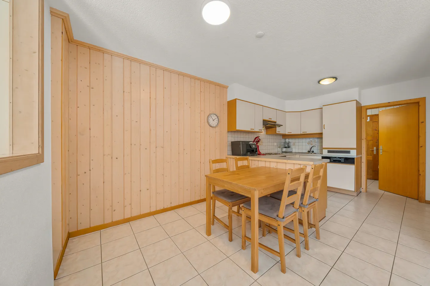 Casa di villaggio con 3 appartamenti, giardino e potenziale fondiario - Foto 21 di 28