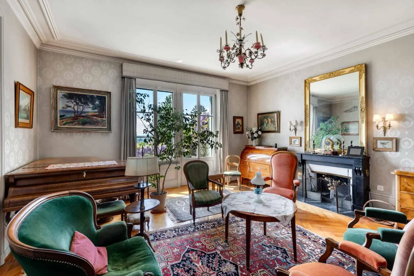 10-room house - Photo 2 of 7