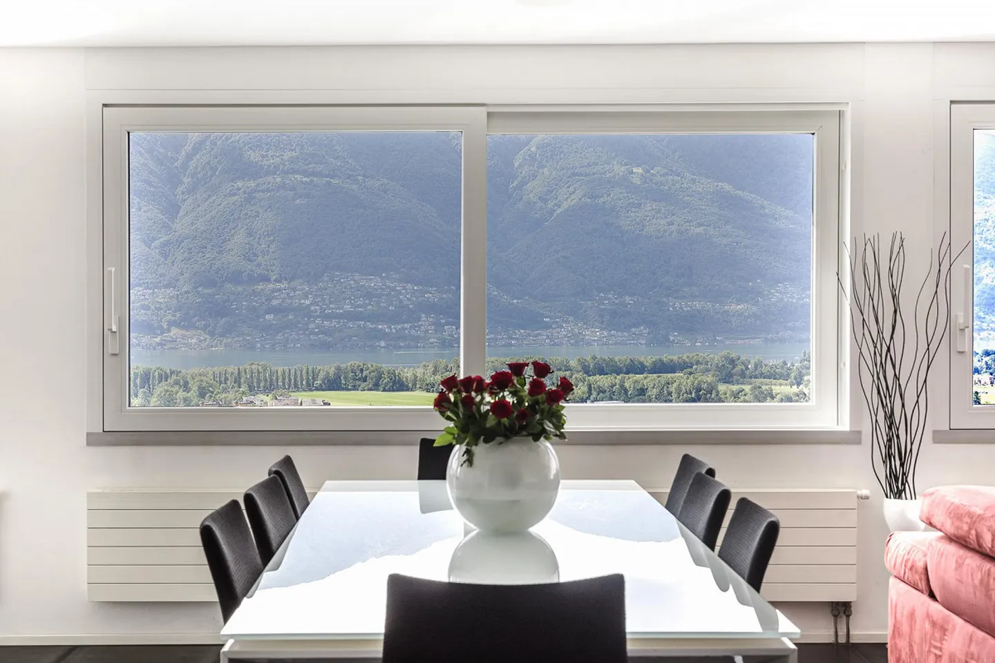 Elegante Villa mit Atemberaubendem Blick auf den Lago Maggiore - Foto 7 von 16