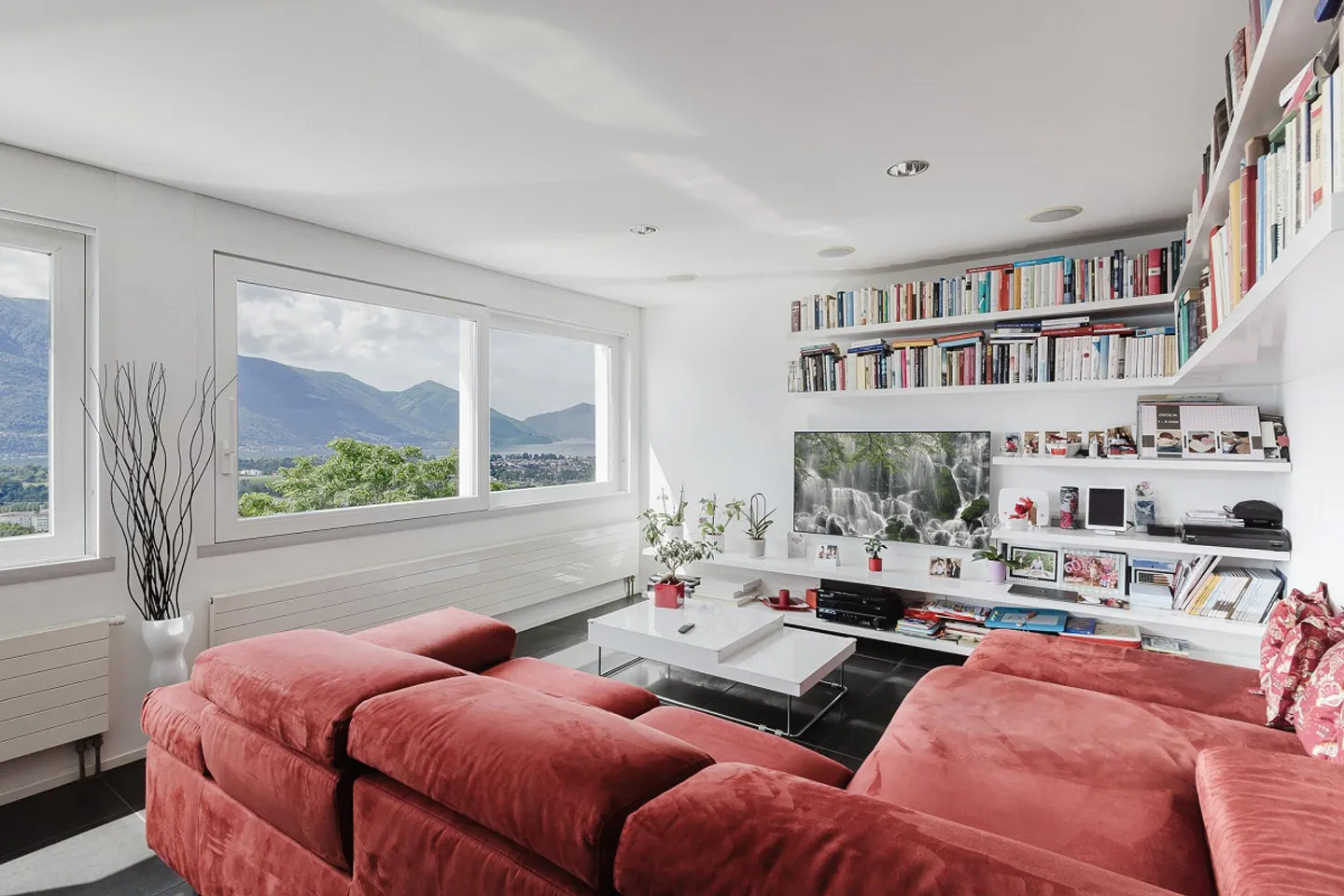 Elegante Villa mit Atemberaubendem Blick auf den Lago Maggiore - Foto 13 von 16
