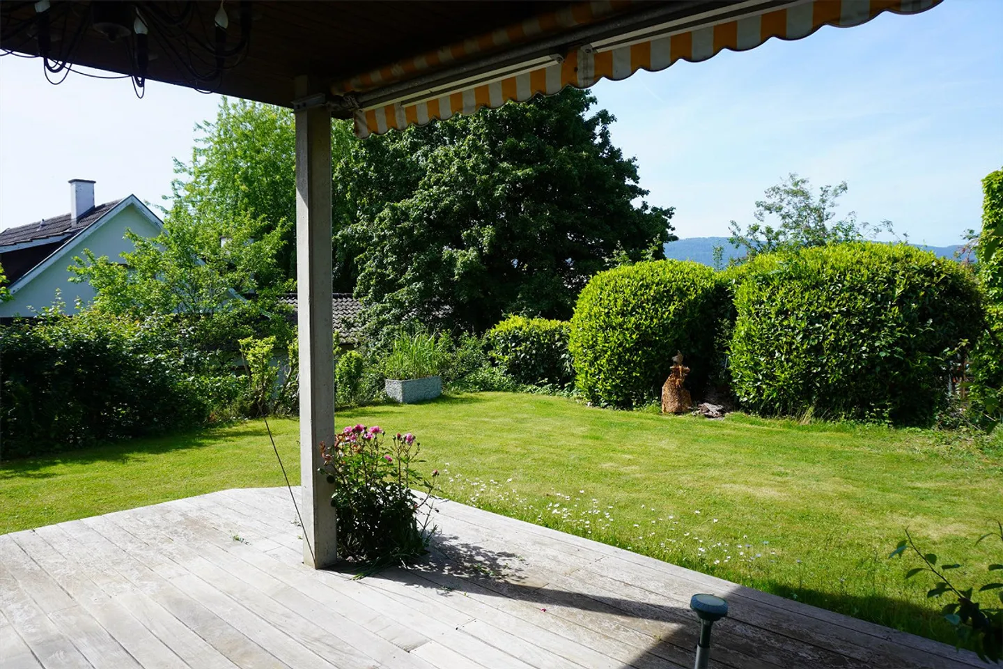 Freistehendes Einfamilienhaus in Oberwil - Foto 2 von 14