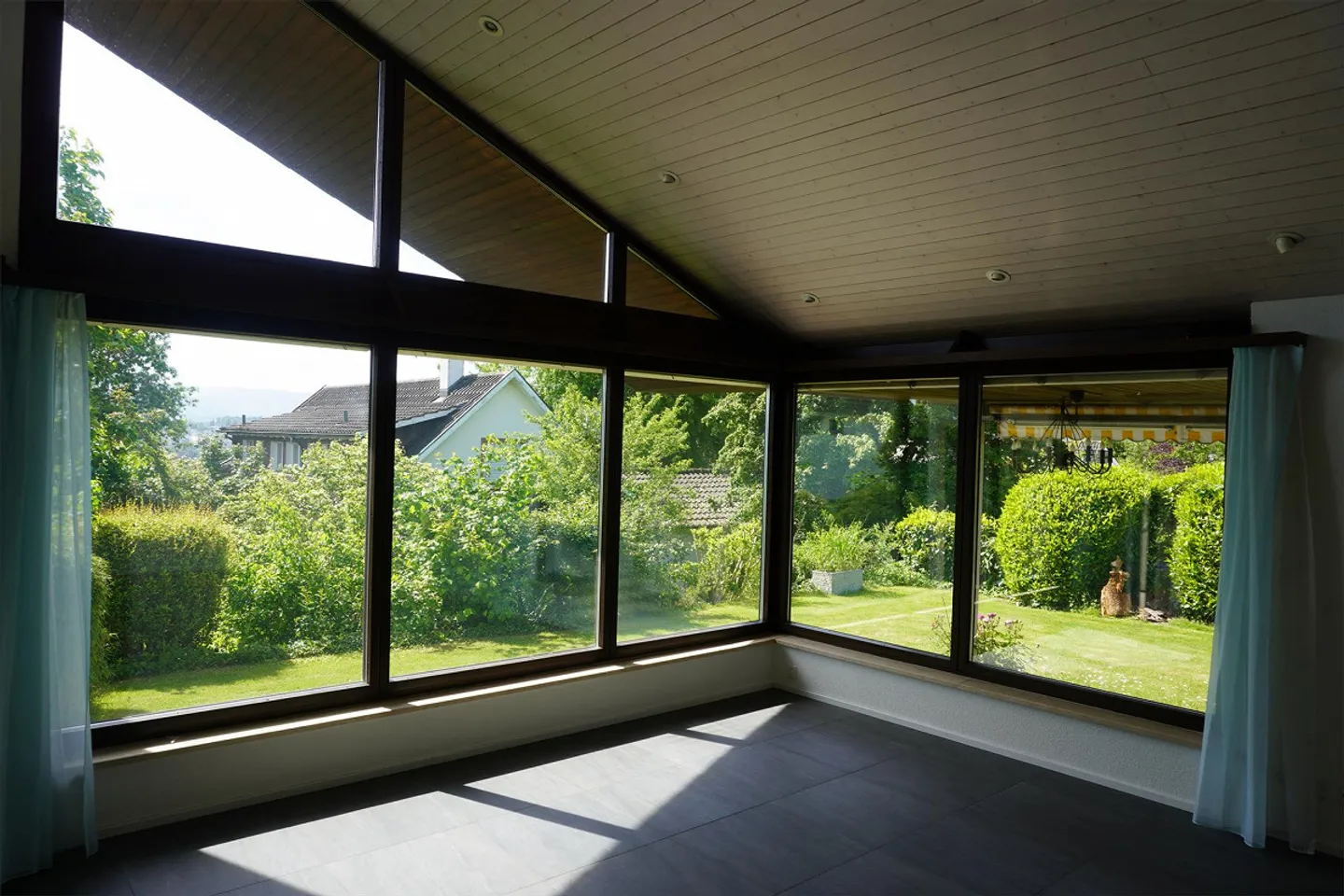 Freistehendes Einfamilienhaus in Oberwil - Foto 4 von 14