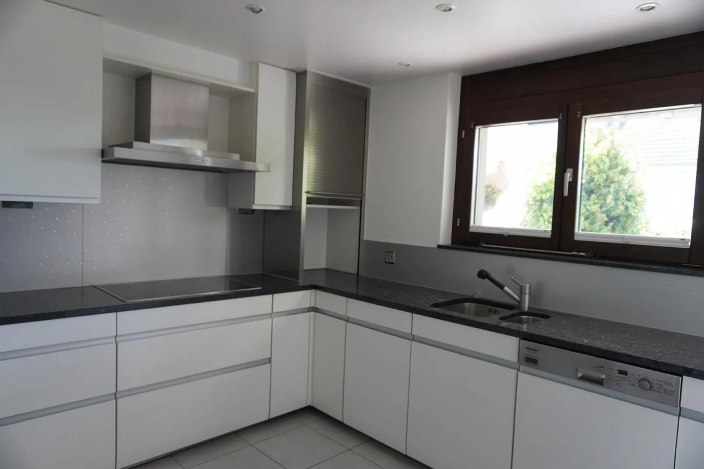 Freistehendes Einfamilienhaus in Oberwil - Foto 8 von 14