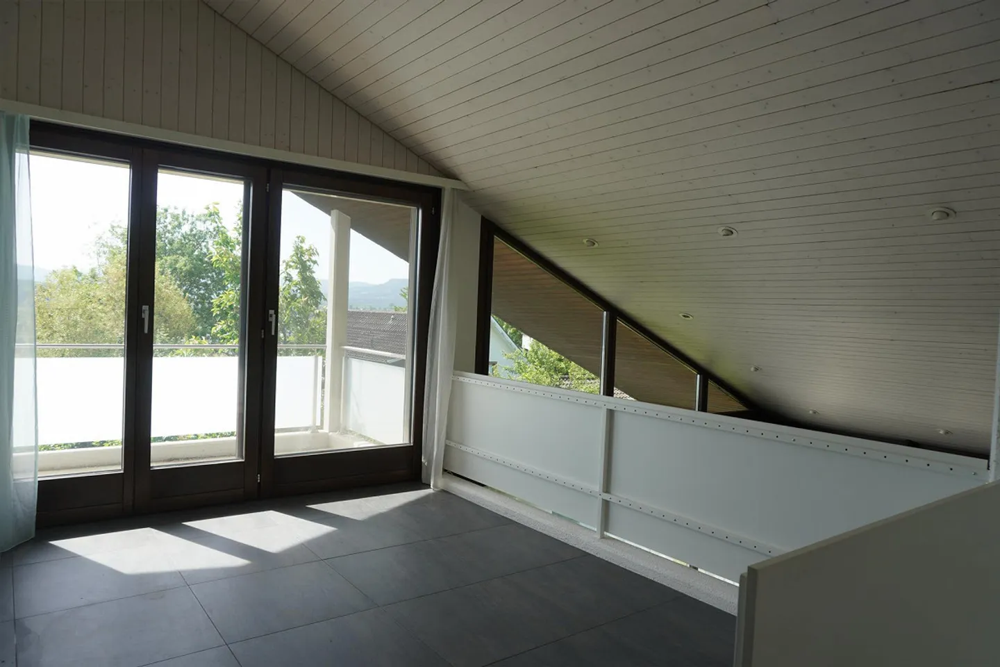 Freistehendes Einfamilienhaus in Oberwil - Foto 12 von 14