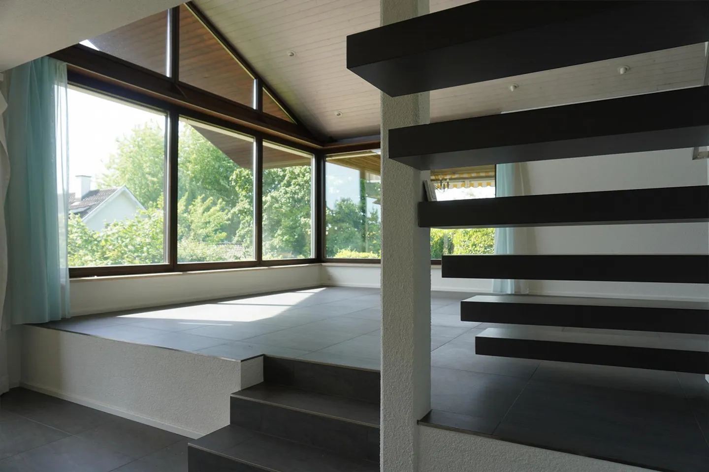 Freistehendes Einfamilienhaus in Oberwil - Foto 13 von 14