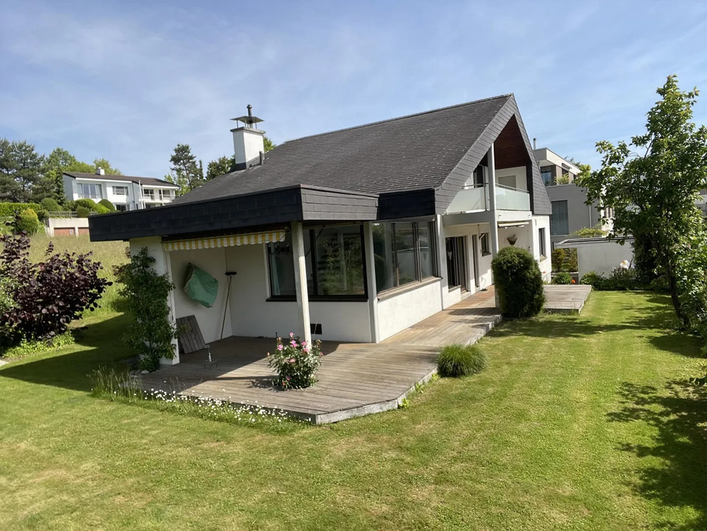 Freistehendes Einfamilienhaus in Oberwil - Foto 1 von 14