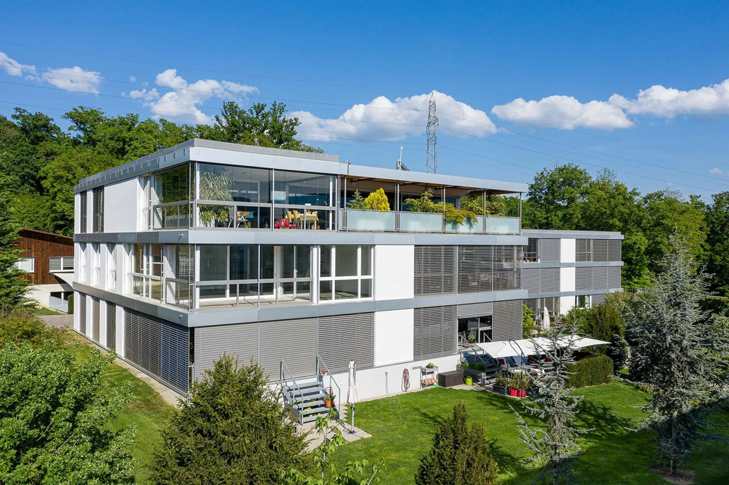 Appartement exclusif 131m2 - Standard de propriété - Grande salle de loisirs ! - Photo 2 sur 13