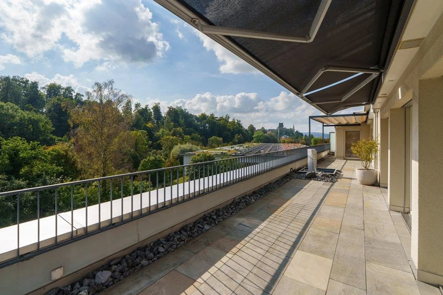 Esclusivo appartamento attico di 4,5 stanze con due terrazze soleggiate - Foto 4 di 13