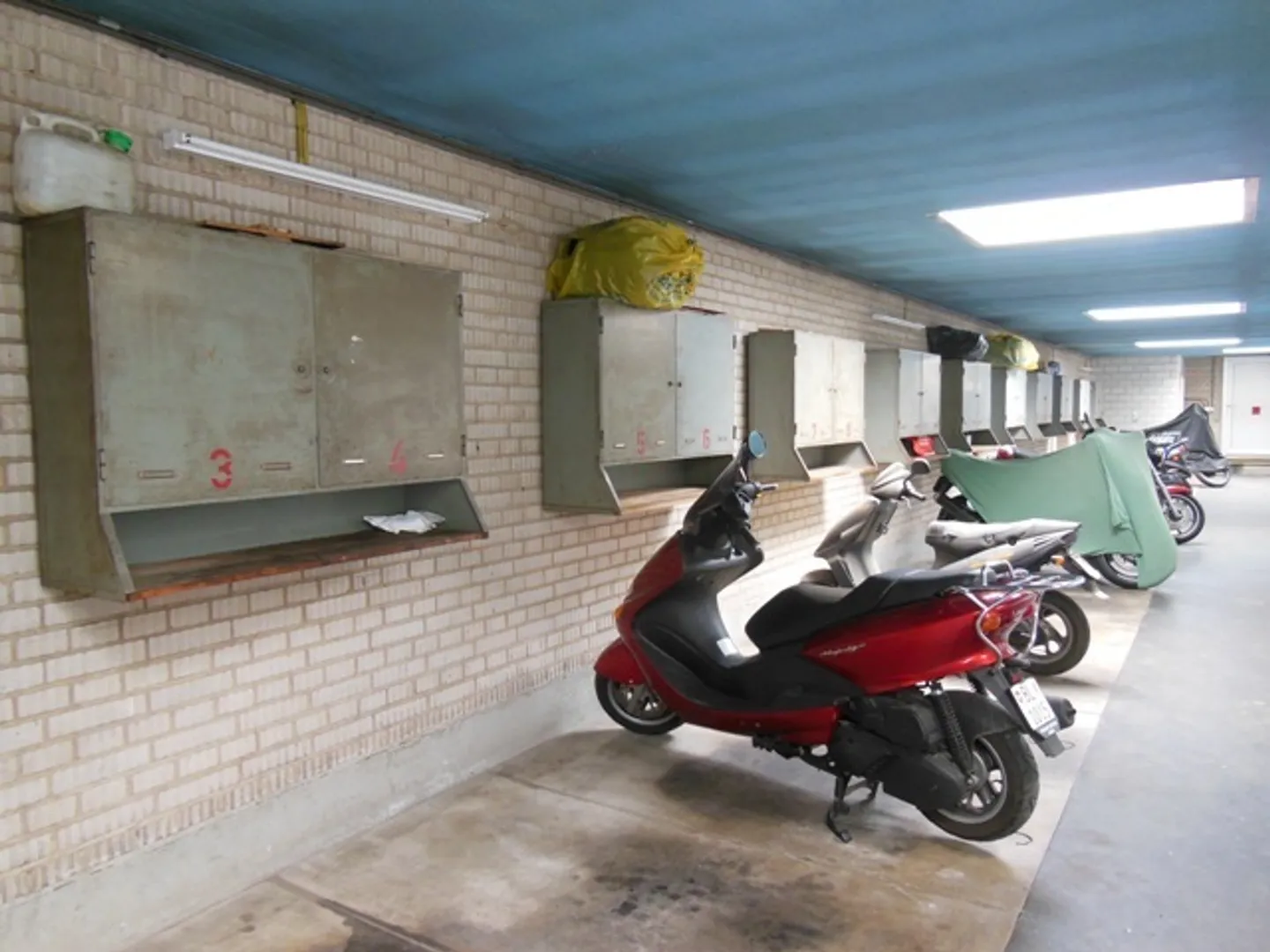 Posti moto in affitto su Birseckstrasse - Foto 2 di 2