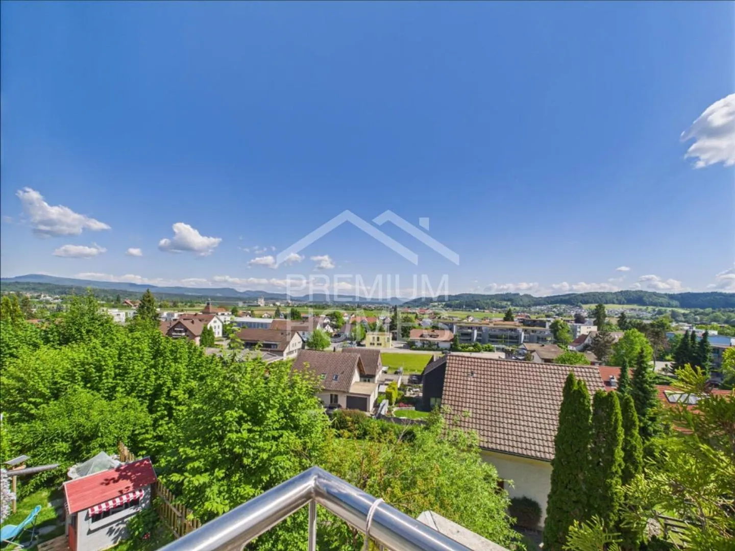 Casa a schiera con terrazza, balcone e posizione da sogno - Foto 9 di 13