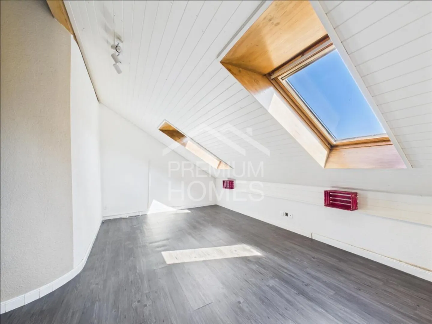 Casa a schiera con terrazza, balcone e posizione da sogno - Foto 11 di 13