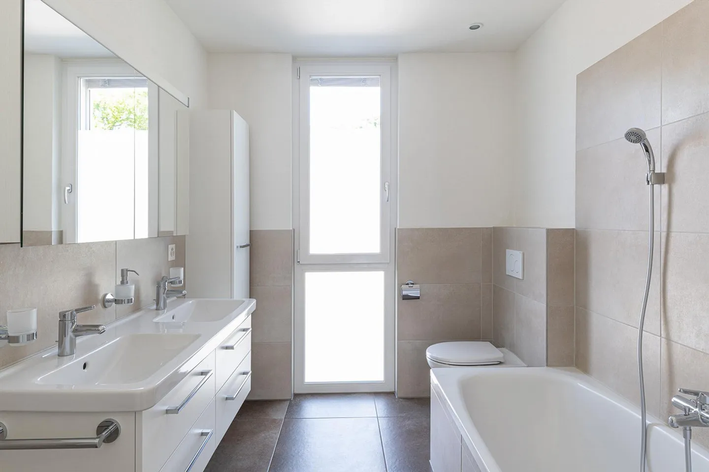 Appartement exclusif 131m2 - Standard de propriété - Grande salle de loisirs ! - Photo 9 sur 13