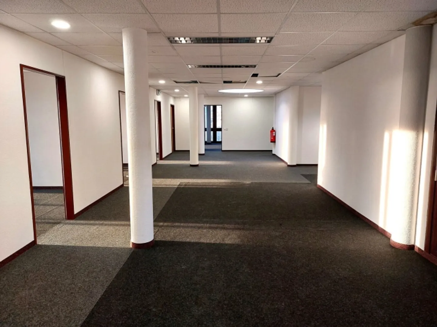 «Bureau/atelier dès 28 m2 avec monte-charge - Bail flexible» - Photo 3 sur 6