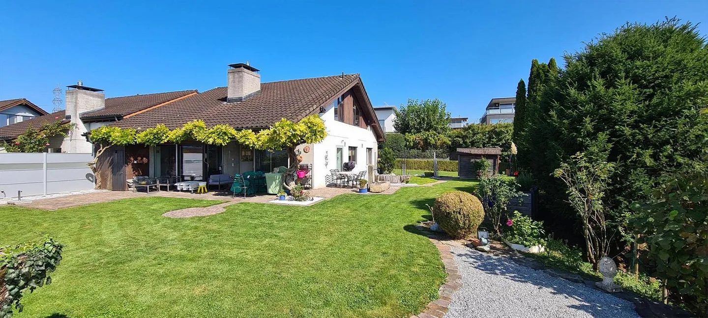 Traumgrundstück mit Haus - Ideal zum Renovieren oder NEU bauen - Foto 1 von 8