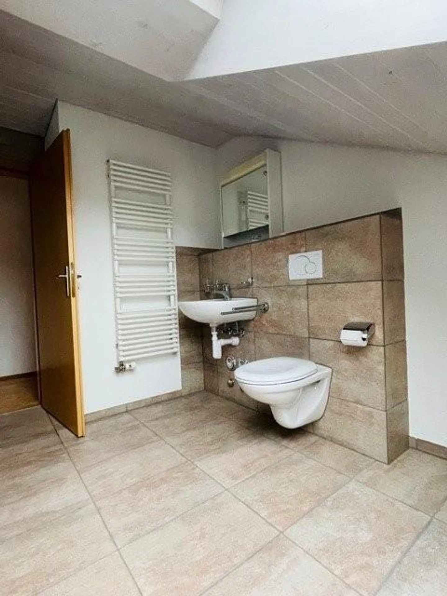 Schöne 2-Zimmer-Dachwohnung nähe Dorfkern! - Foto 6 von 12
