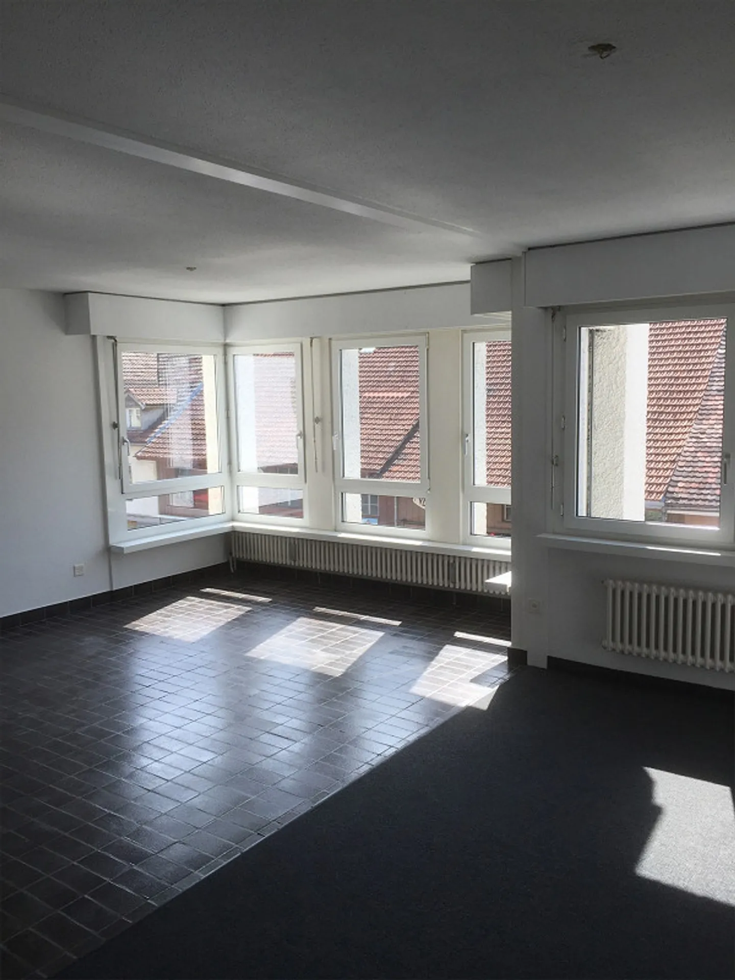 Appartement spacieux avec vue sur la vieille ville de Wil - Photo 2 sur 14