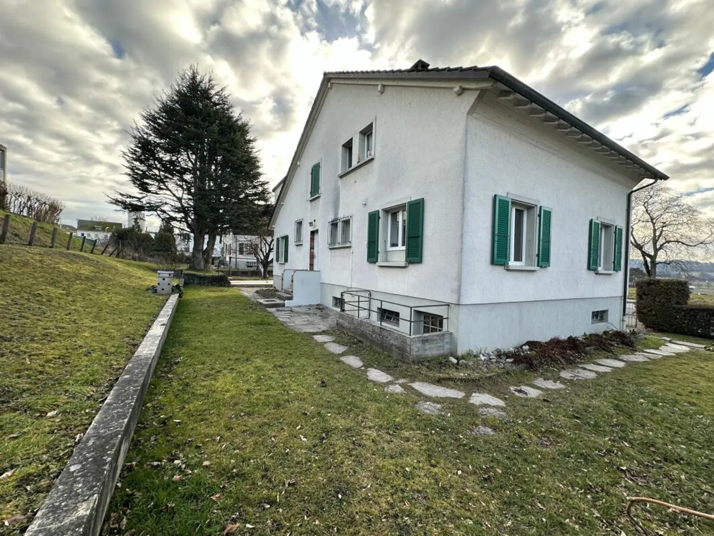 Villa familiale avec potentiel locatif - Photo 3 sur 21