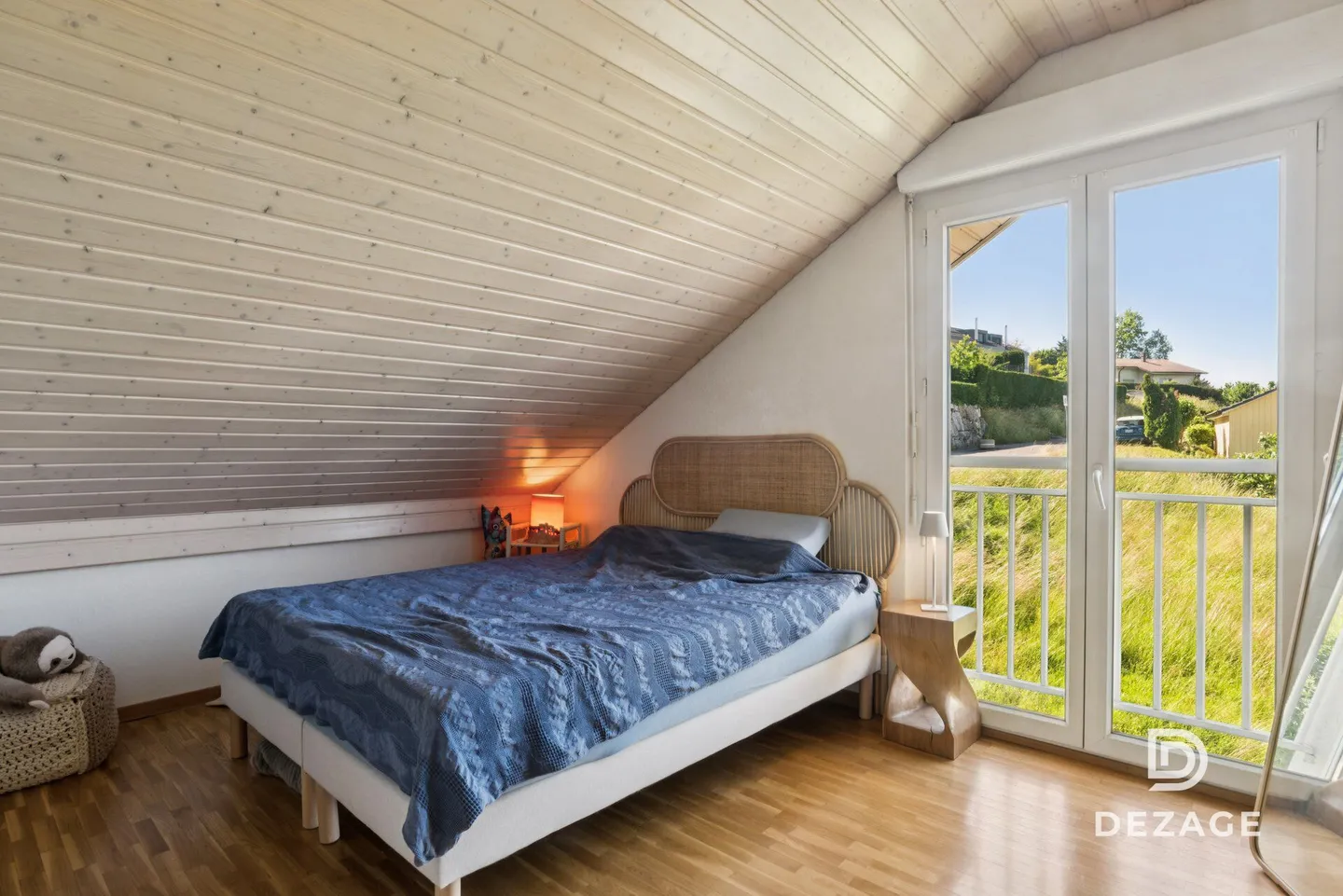Vast bright penthouse with panoramic lake view at the gates of Pully and Lausanne! - Photo 8 of 14