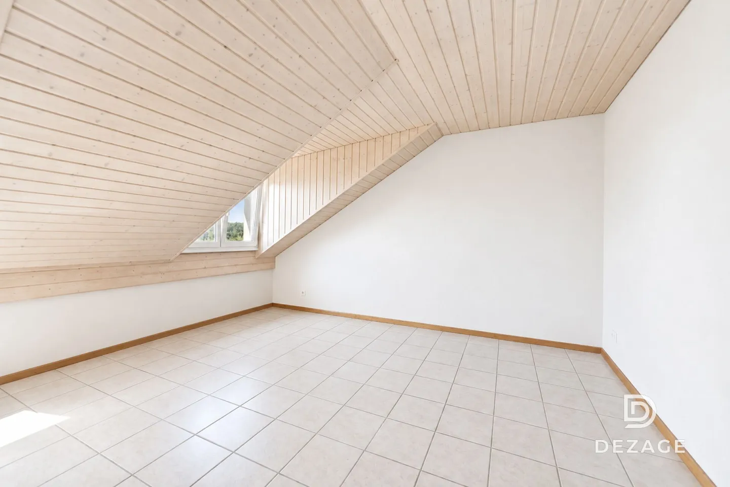 Vast bright penthouse with panoramic lake view at the gates of Pully and Lausanne! - Photo 4 of 14
