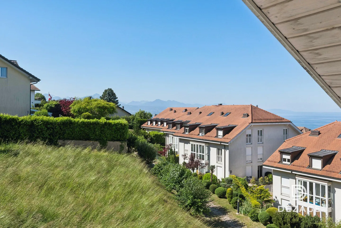 Vast bright penthouse with panoramic lake view at the gates of Pully and Lausanne! - Photo 13 of 14