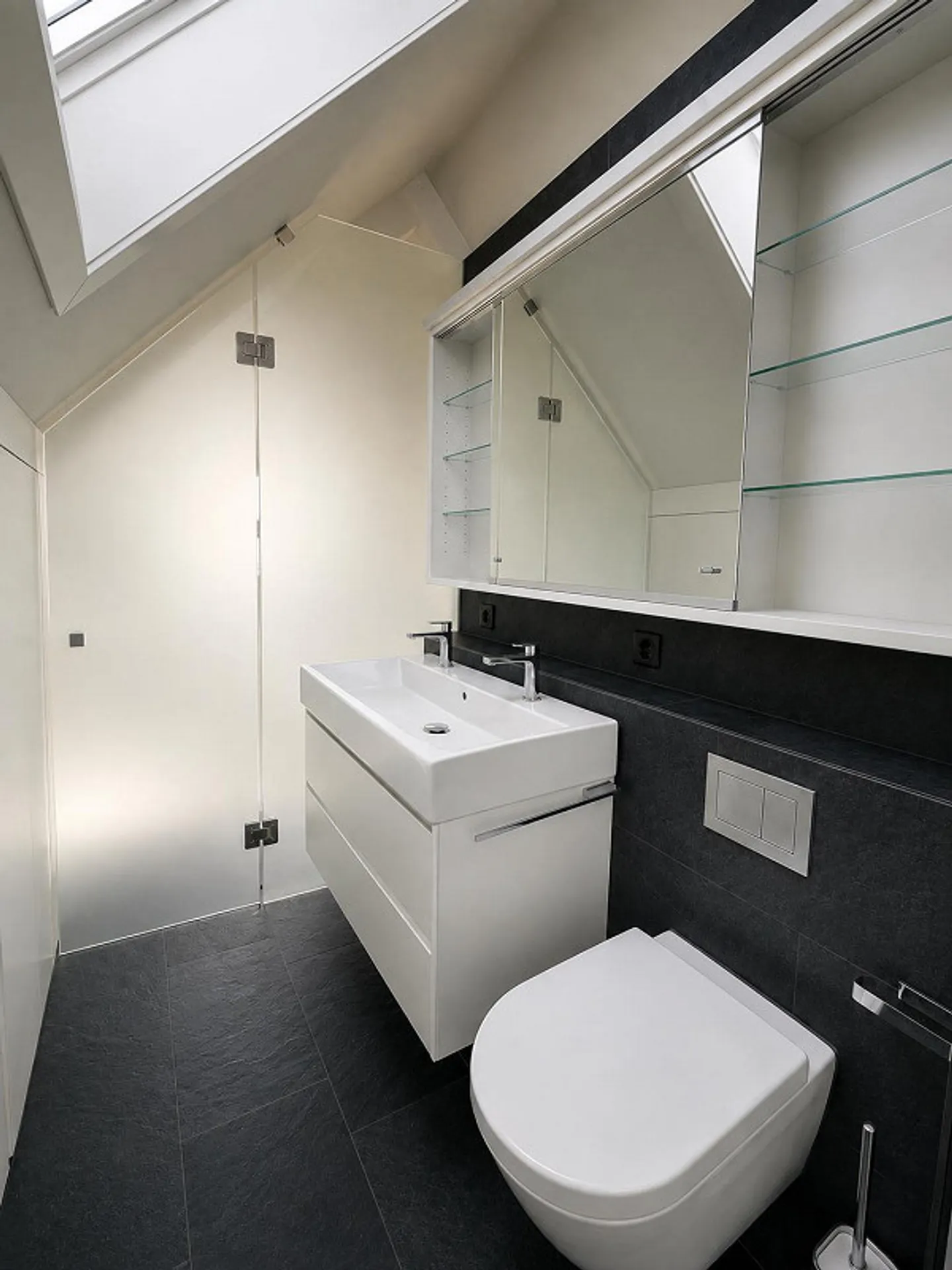 Exclusive Living on 2 Levels – 1.5-Room Loft Apartment with Terrace - Photo 7 of 11