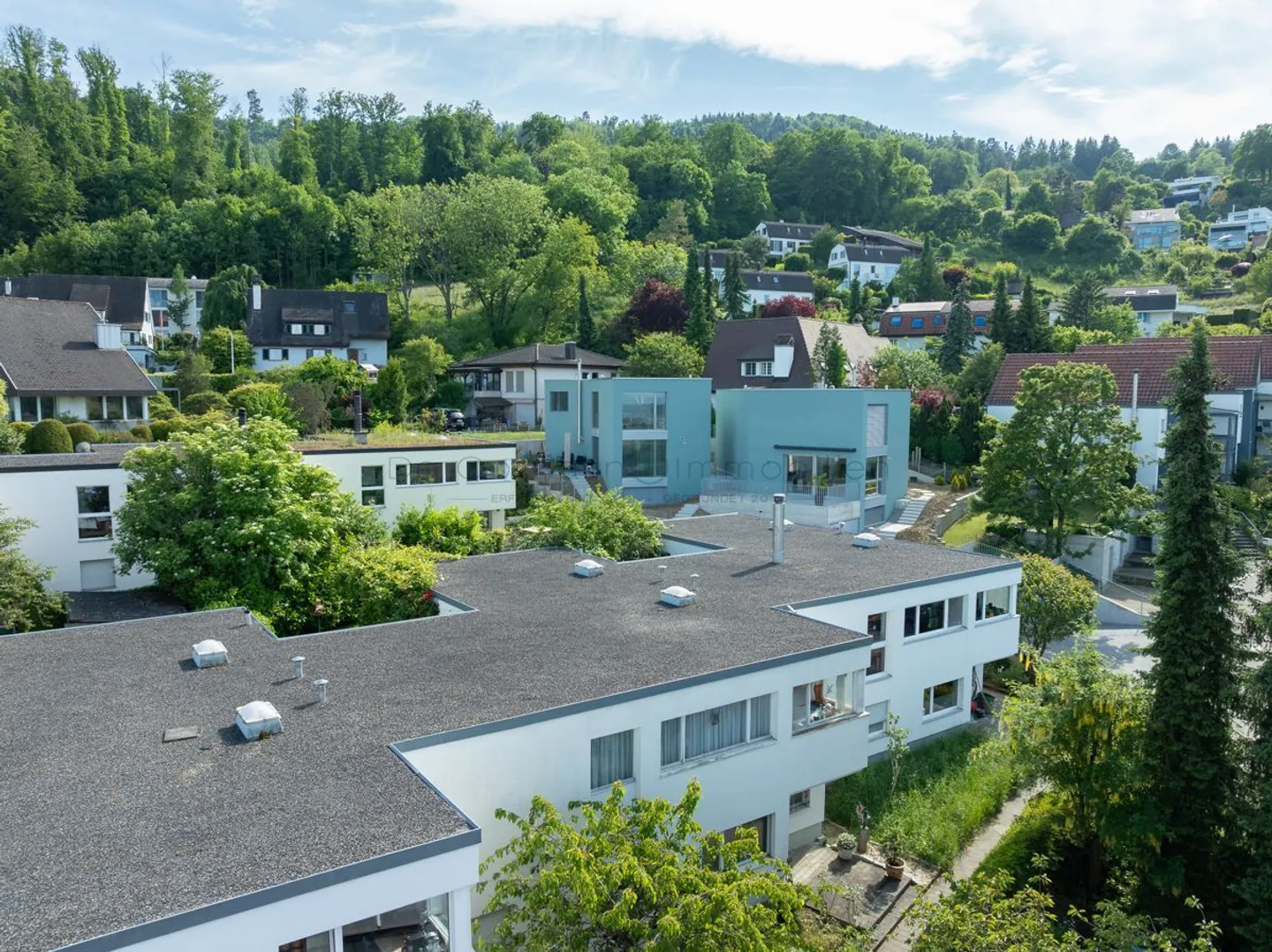 Maison de ville familiale de 6,5 pièces - conviviale, calme, ensoleillée, proche de la ville - Photo 4 sur 13
