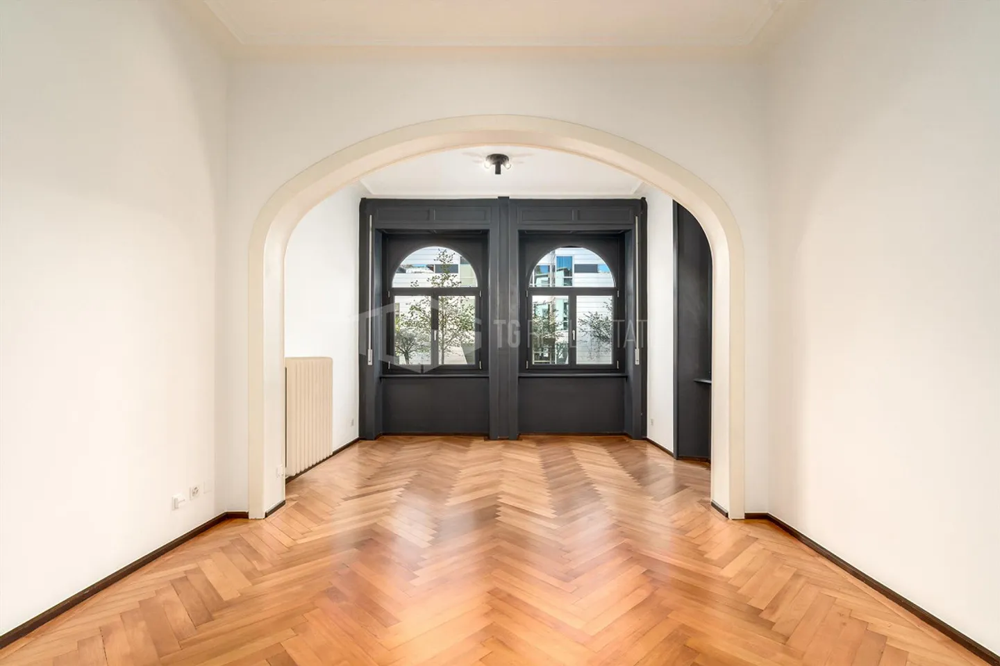 ELEGANTE 4.5 ZIMMER IN EINEM HISTORISCHEN GEBÄUDE IM ZENTRUM VON LUGANO - Foto 1 von 13