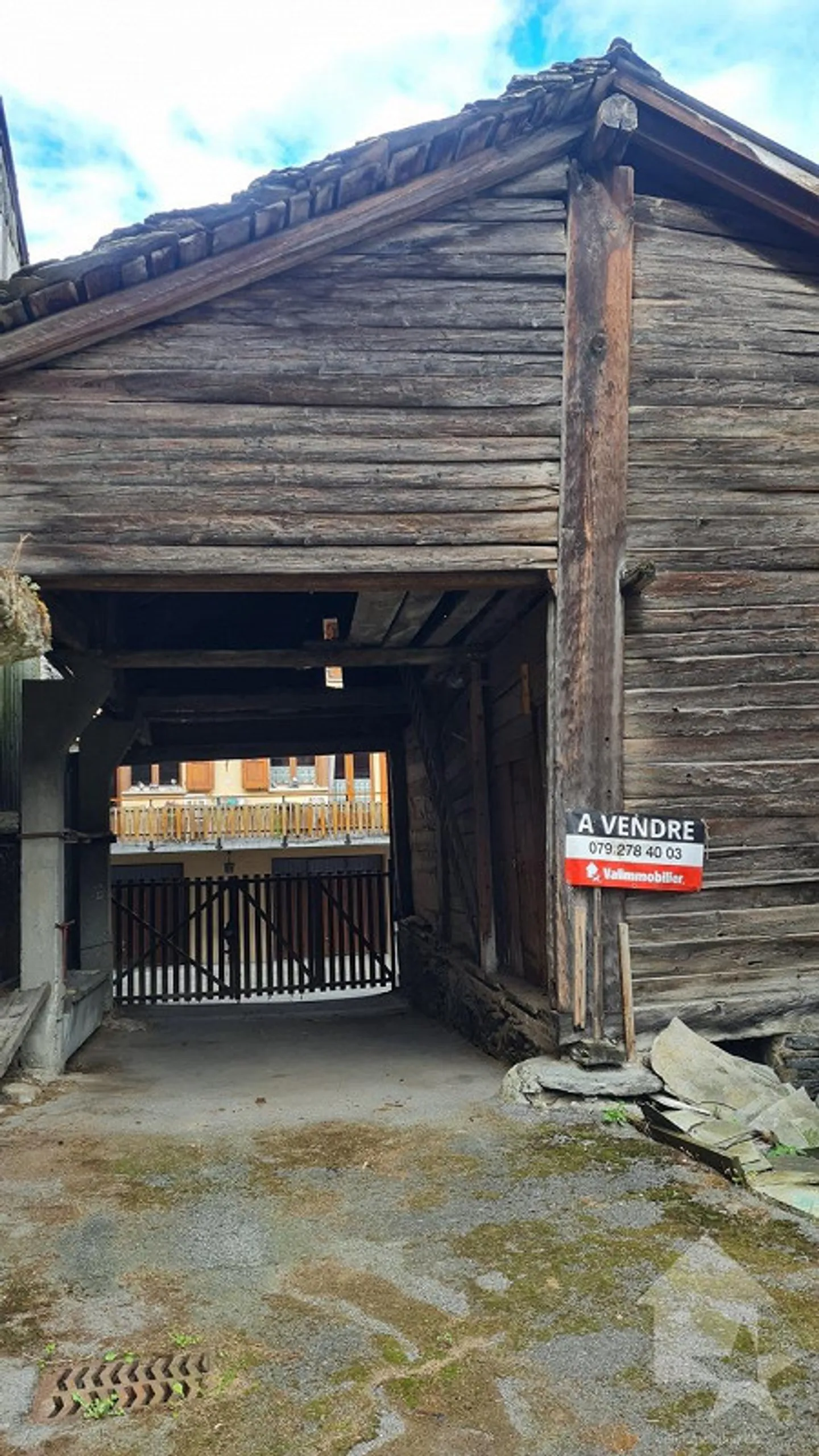 Una stalla da ristrutturare nel cuore del villaggio di Sembrancher - Foto 13 di 19