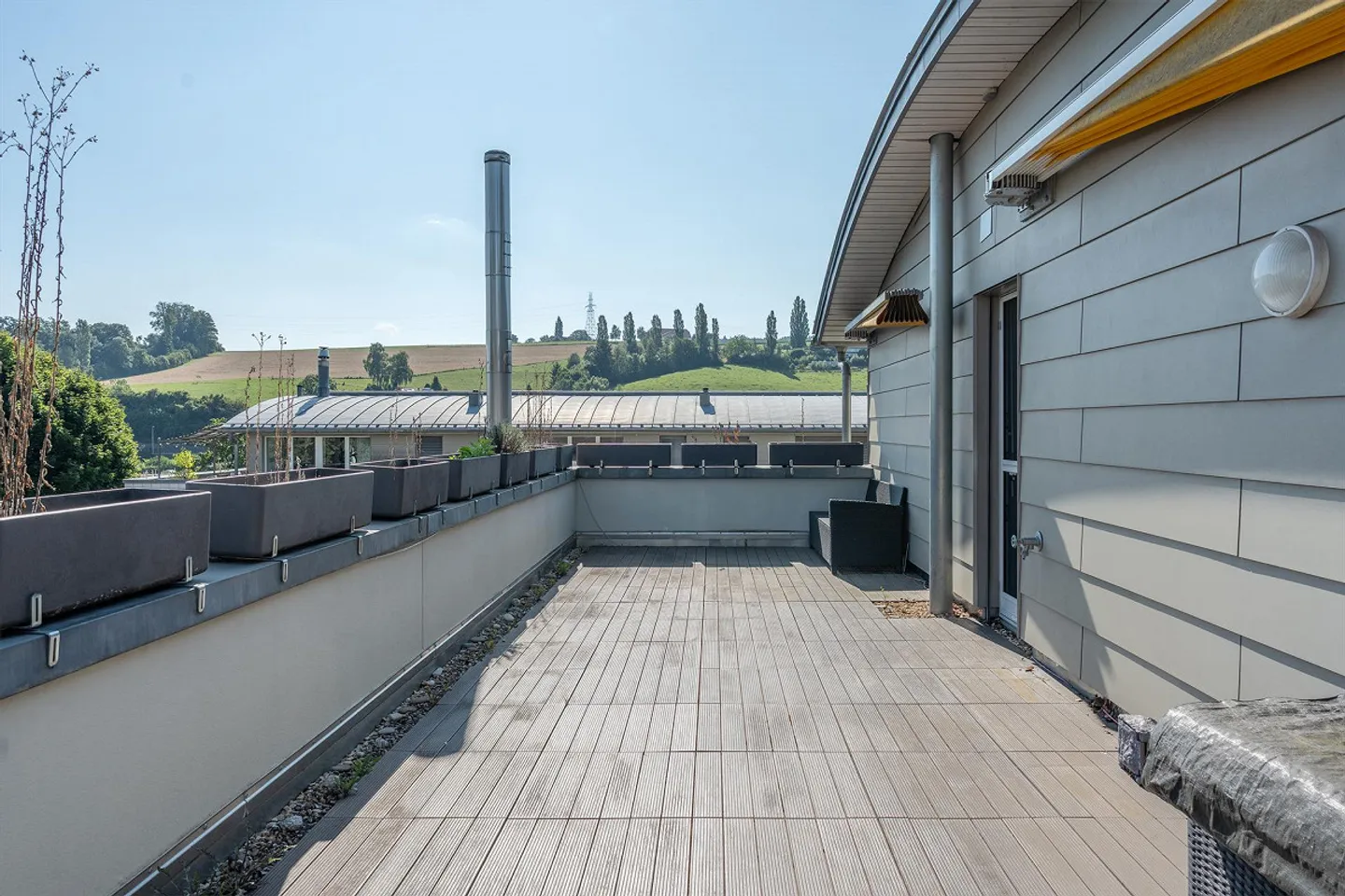 Incantevole appartamento mansardato di 3,5 locali in una zona tranquilla di Köniz - Foto 3 di 16