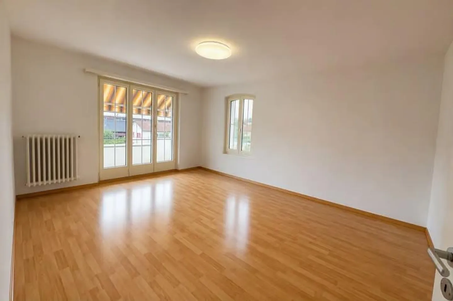 Luminoso appartamento di 4 stanze con balcone a Romanshorn - Foto 3 di 8