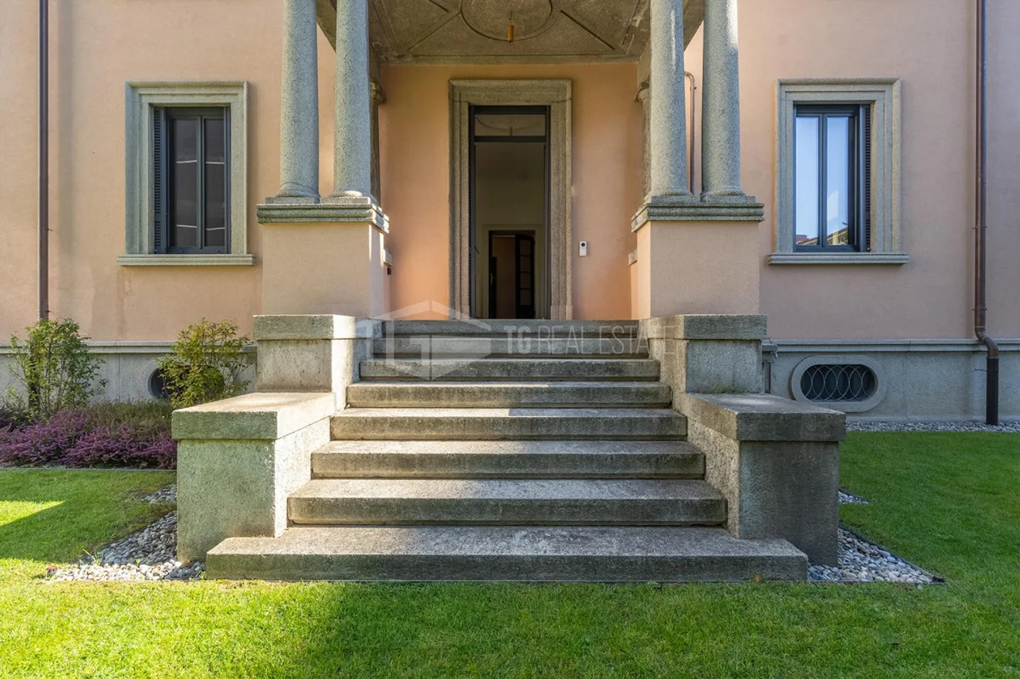 ELEGANTE 4.5 ZIMMER IN EINEM HISTORISCHEN GEBÄUDE IM ZENTRUM VON LUGANO - Foto 5 von 13
