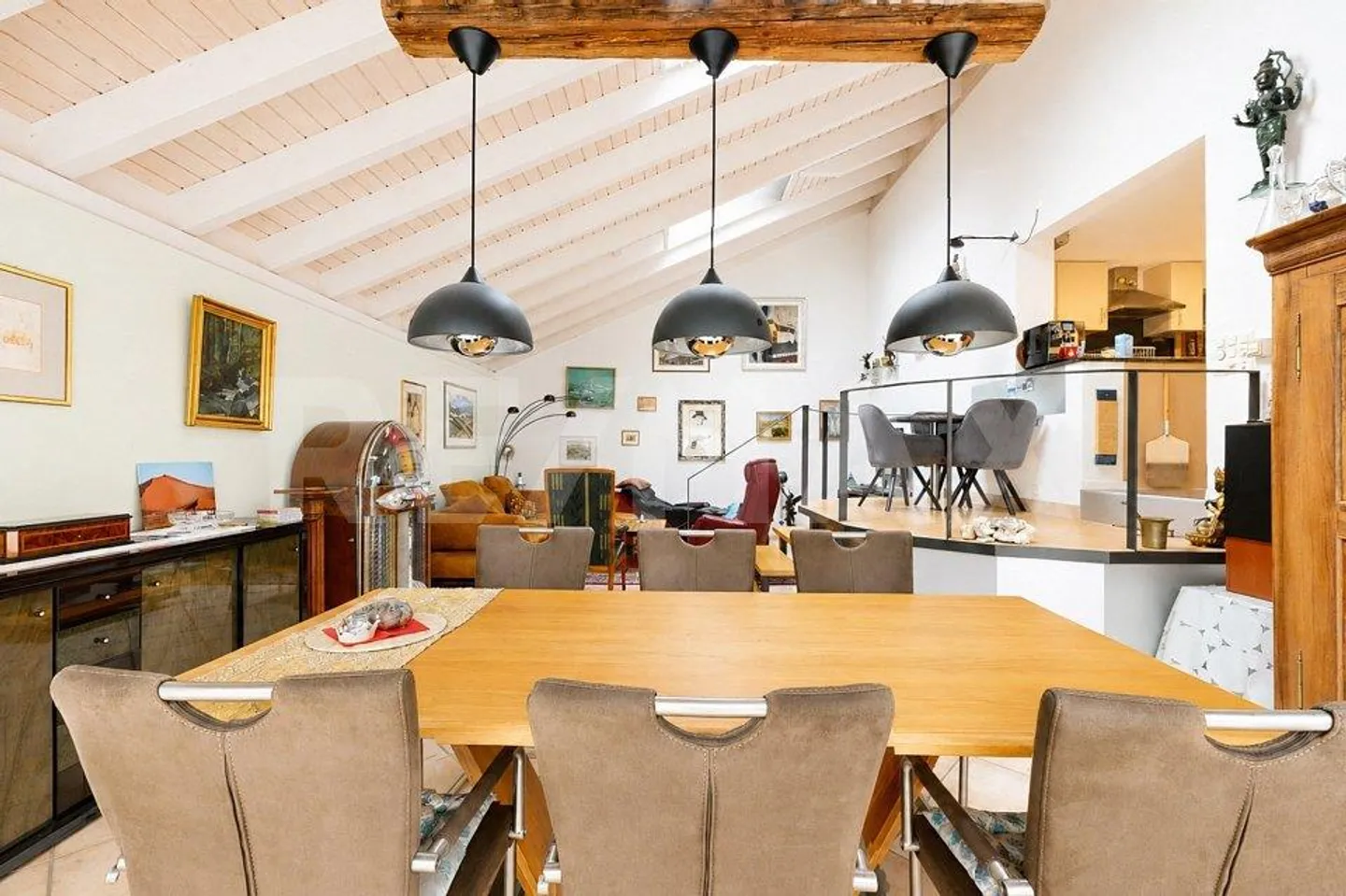 Charming residential house with approved expansion potential - Photo 3 of 13