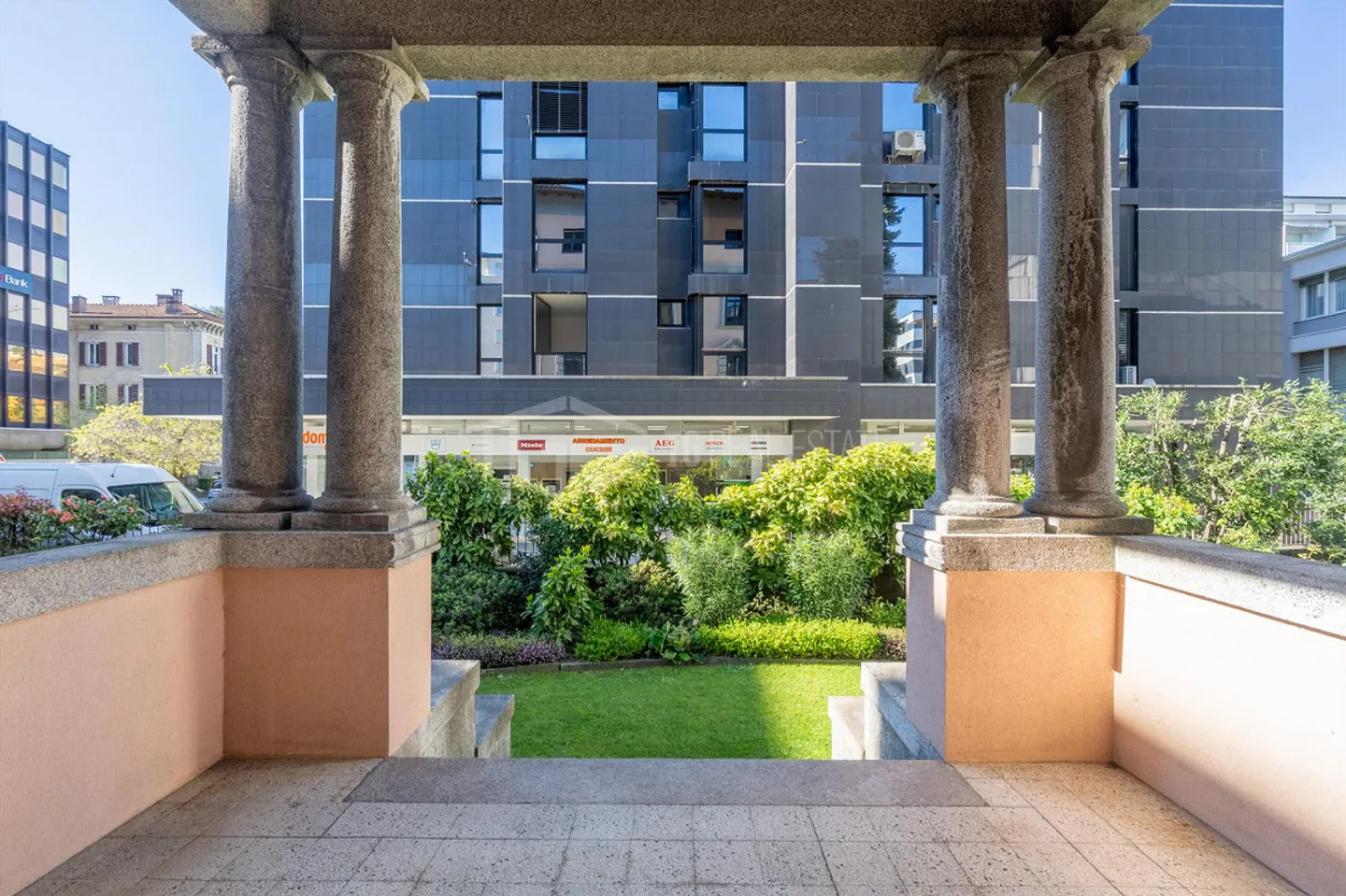 ELEGANTE 4.5 ZIMMER IN EINEM HISTORISCHEN GEBÄUDE IM ZENTRUM VON LUGANO - Foto 6 von 13