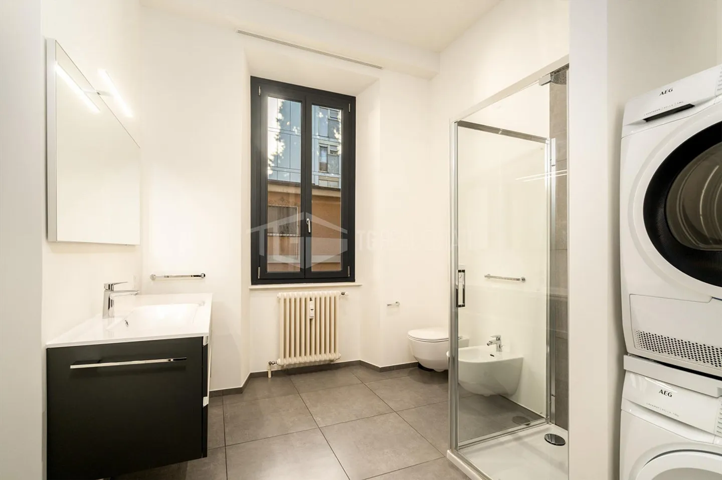 ELEGANTE 4.5 ZIMMER IN EINEM HISTORISCHEN GEBÄUDE IM ZENTRUM VON LUGANO - Foto 10 von 13