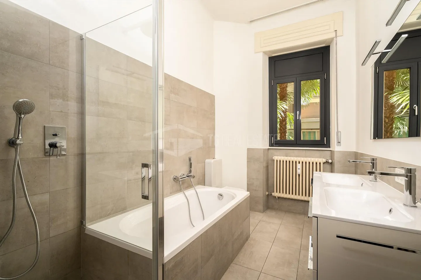 ELEGANTE 4.5 ZIMMER IN EINEM HISTORISCHEN GEBÄUDE IM ZENTRUM VON LUGANO - Foto 11 von 13
