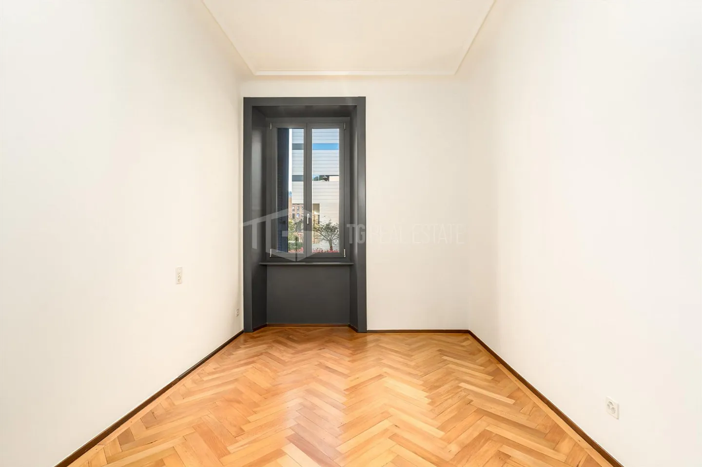 ELEGANTE 4.5 ZIMMER IN EINEM HISTORISCHEN GEBÄUDE IM ZENTRUM VON LUGANO - Foto 8 von 13