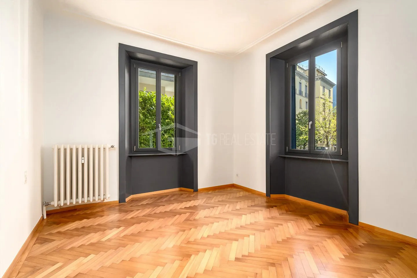 ELEGANTE 4.5 ZIMMER IN EINEM HISTORISCHEN GEBÄUDE IM ZENTRUM VON LUGANO - Foto 9 von 13