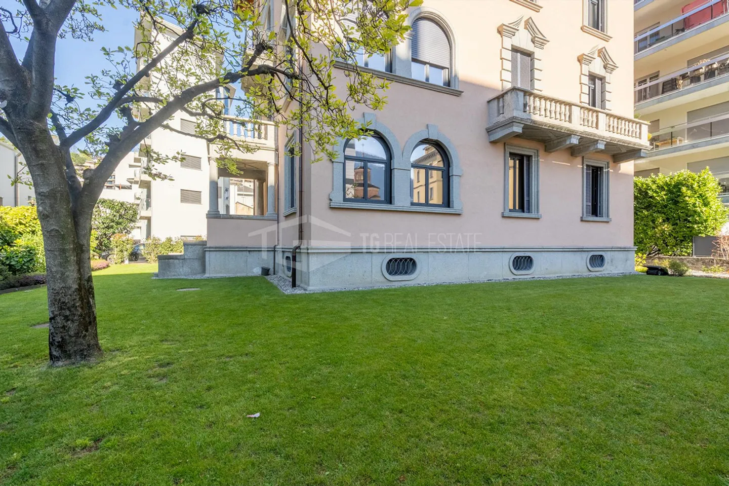 ELEGANTE 4.5 ZIMMER IN EINEM HISTORISCHEN GEBÄUDE IM ZENTRUM VON LUGANO - Foto 12 von 13