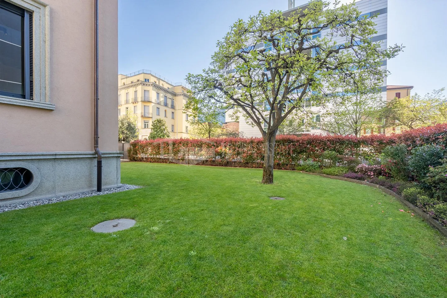 ELEGANTE 4.5 ZIMMER IN EINEM HISTORISCHEN GEBÄUDE IM ZENTRUM VON LUGANO - Foto 13 von 13