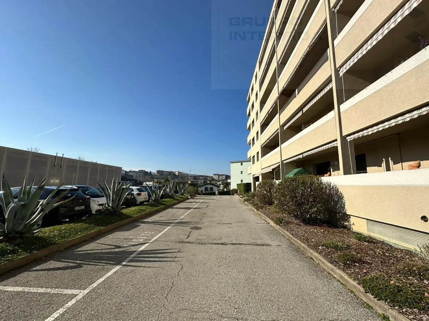 BRIGHT 4.5 ROOM APARTMENT ON THE THIRD FLOOR - Photo 2 of 8