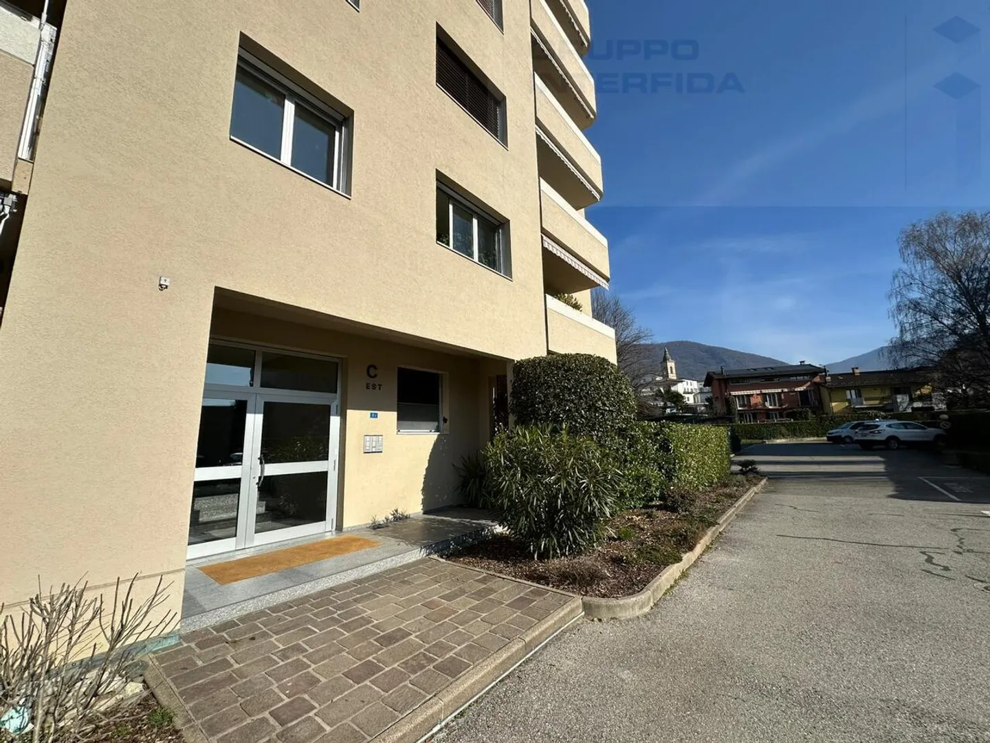 BRIGHT 4.5 ROOM APARTMENT ON THE THIRD FLOOR - Photo 3 of 8