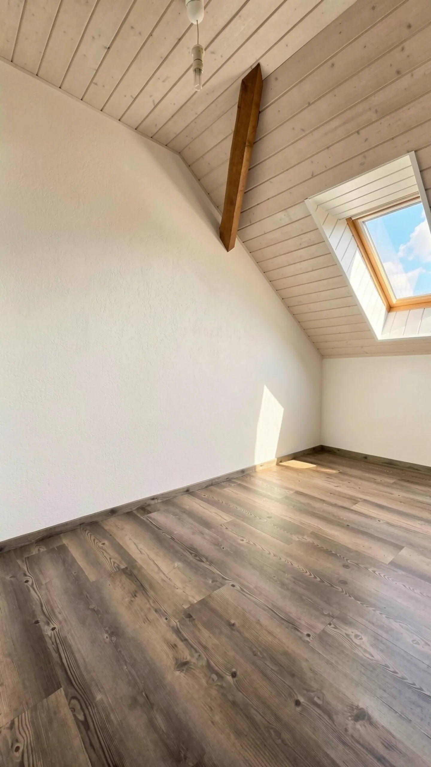 Duplex luminoso di 126 m² con giardino comune in un contesto verde a Vuissens - Foto 8 di 8
