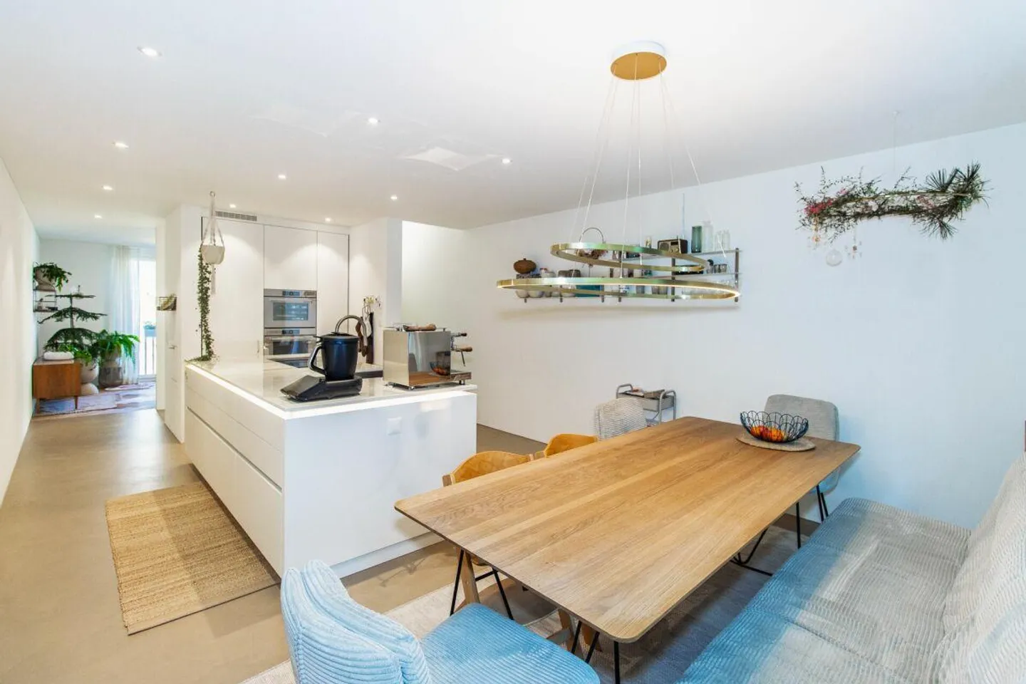 Between City and Nature - Stylish 5.5-Room Townhouse with Rooftop Terrace - Photo 5 of 12