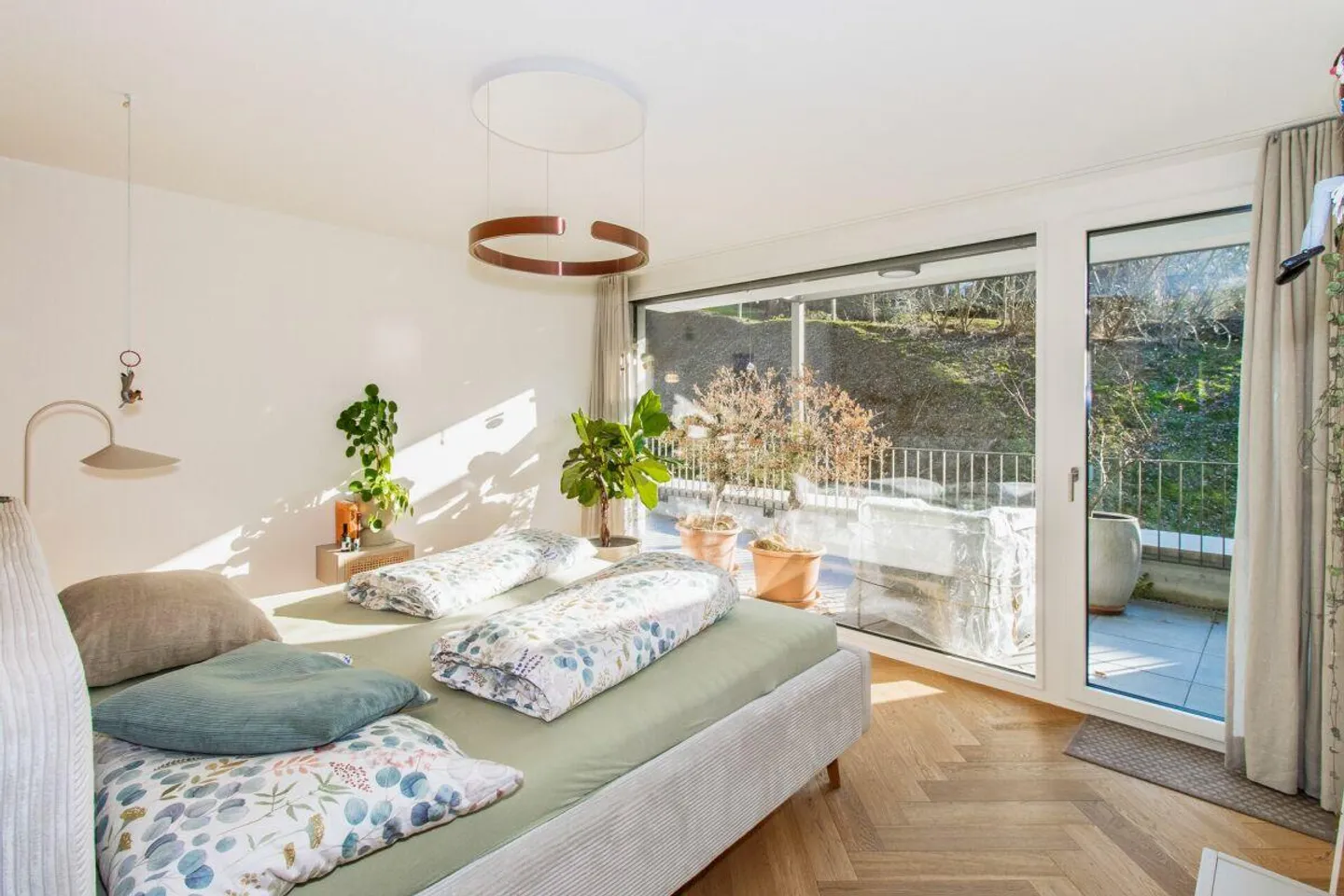 Between City and Nature - Stylish 5.5-Room Townhouse with Rooftop Terrace - Photo 8 of 12