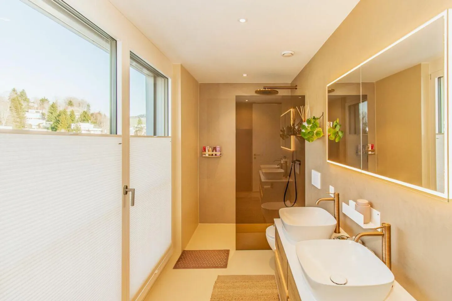 Between City and Nature - Stylish 5.5-Room Townhouse with Rooftop Terrace - Photo 9 of 12