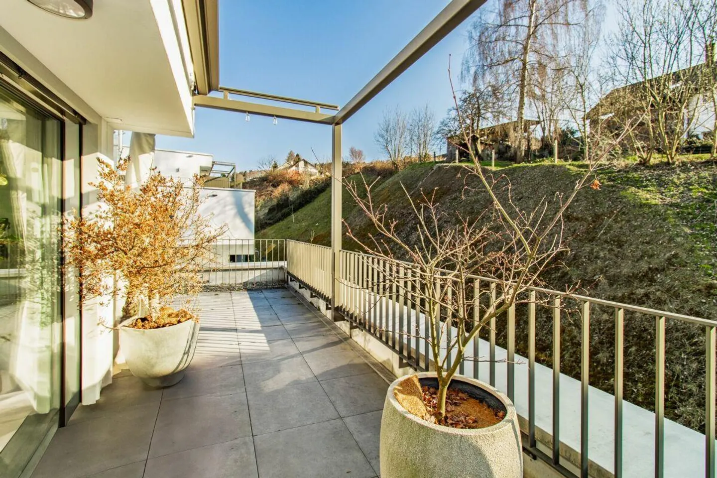 Between City and Nature - Stylish 5.5-Room Townhouse with Rooftop Terrace - Photo 10 of 12