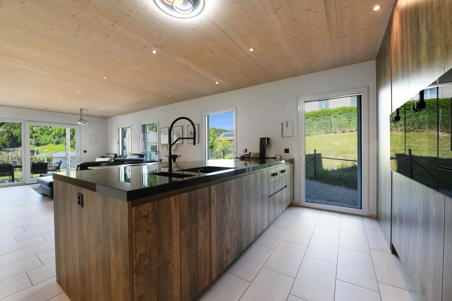 Vivere con vista: Casa da sogno con appartamento e oasi benessere - Foto 4 di 46